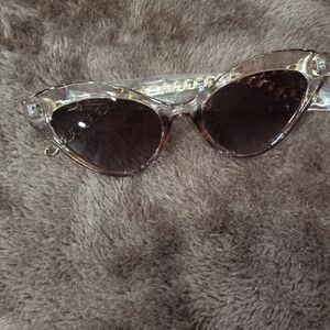 Cat eye sunglasses